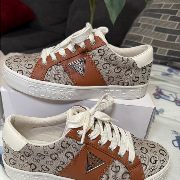 Guess Cream and Tan Casual Sneakers - Picture 10 of 12